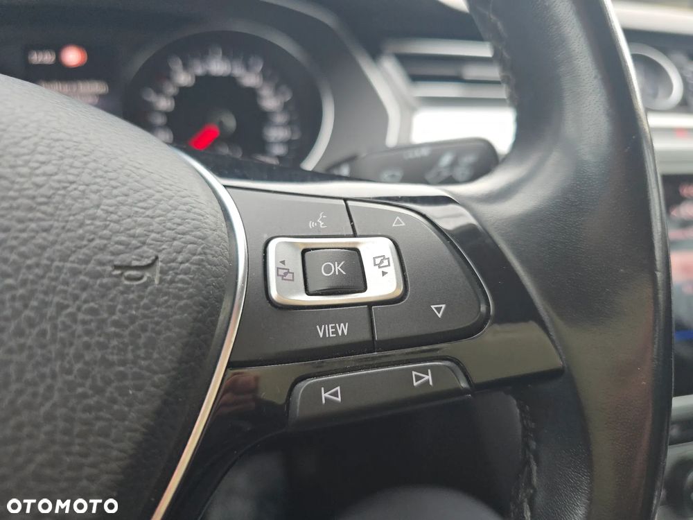 Volkswagen Passat - 19
