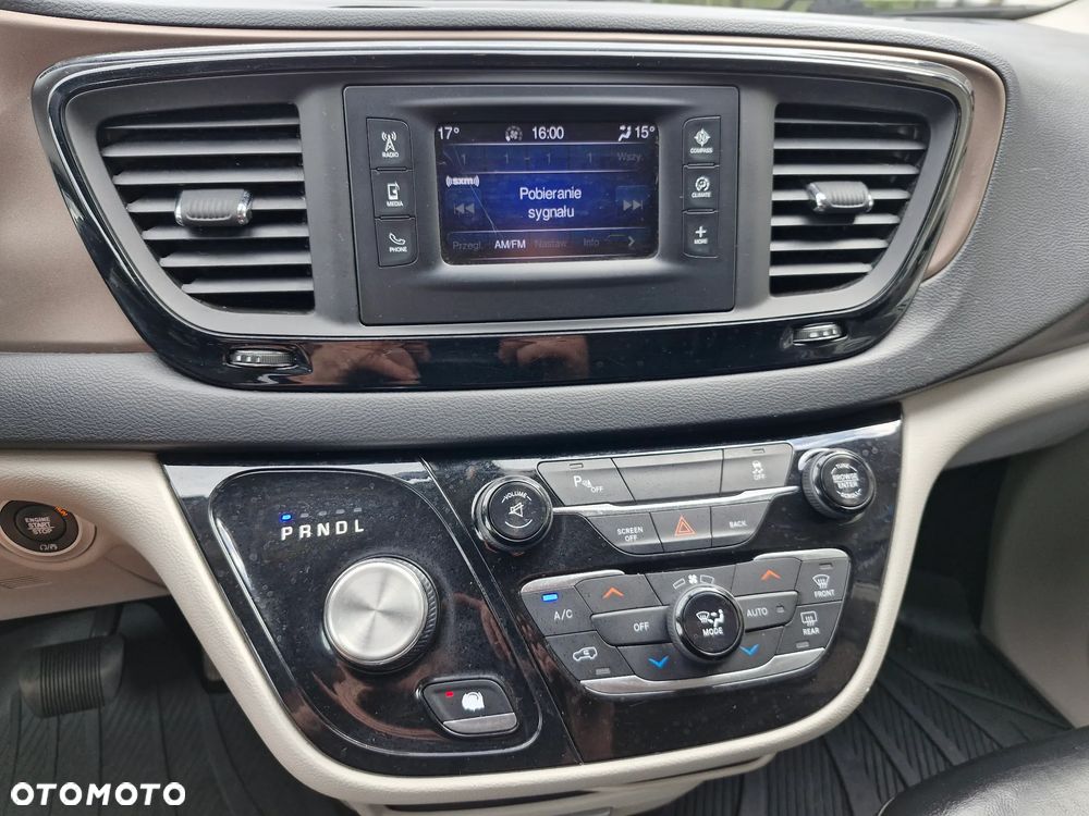 Chrysler Pacifica - 25