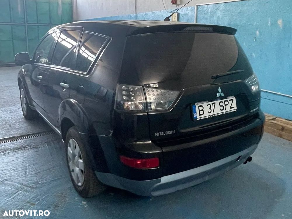 Mitsubishi Outlander 2.0 DI-D Instyle+ - 3