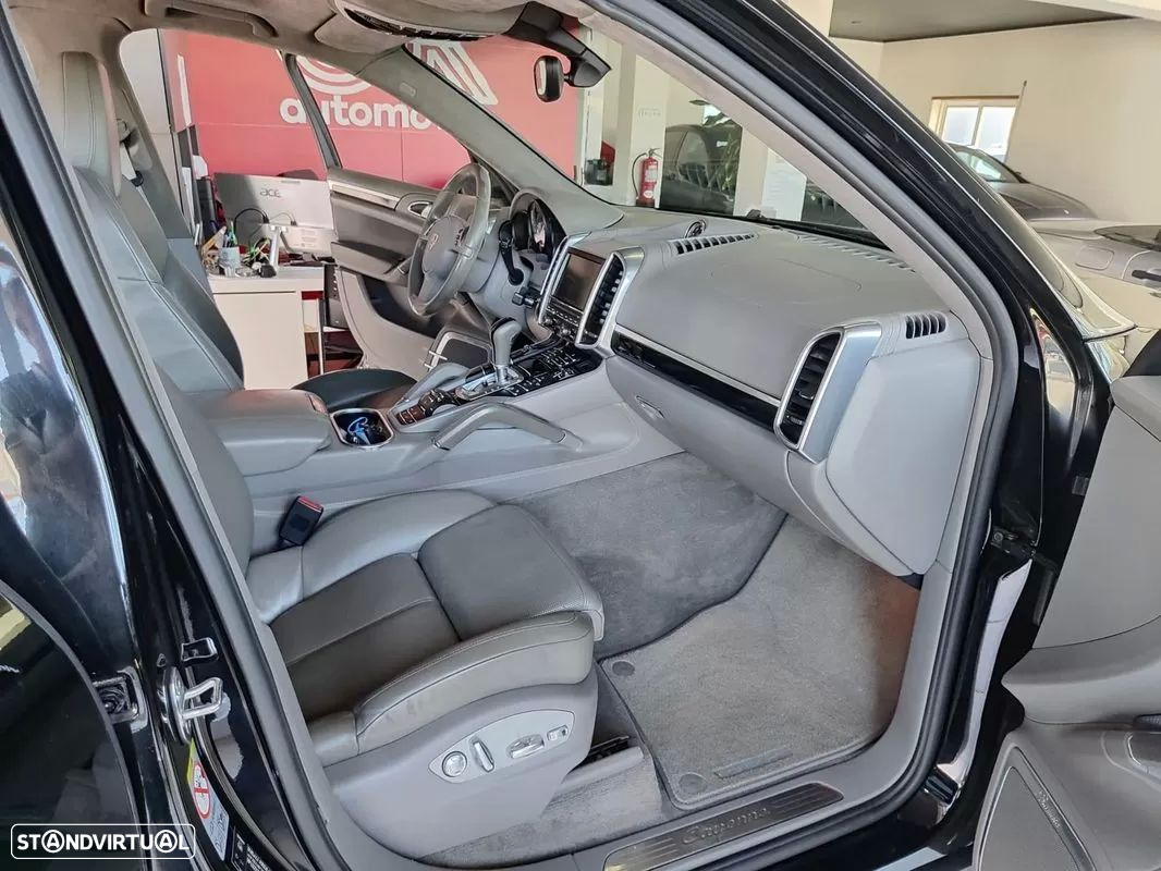 Porsche Cayenne II Platinum Edition - 16