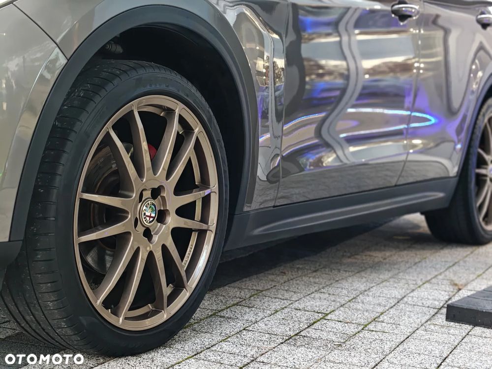 Alfa Romeo Stelvio - 17