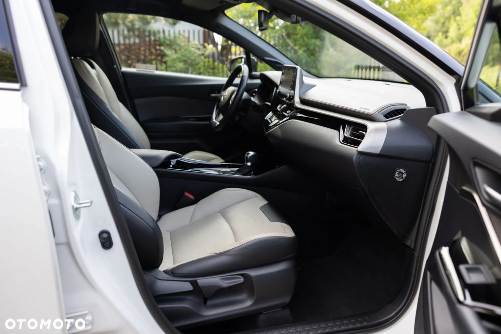 Toyota C-HR 2.0 Hybrid Executive - 18