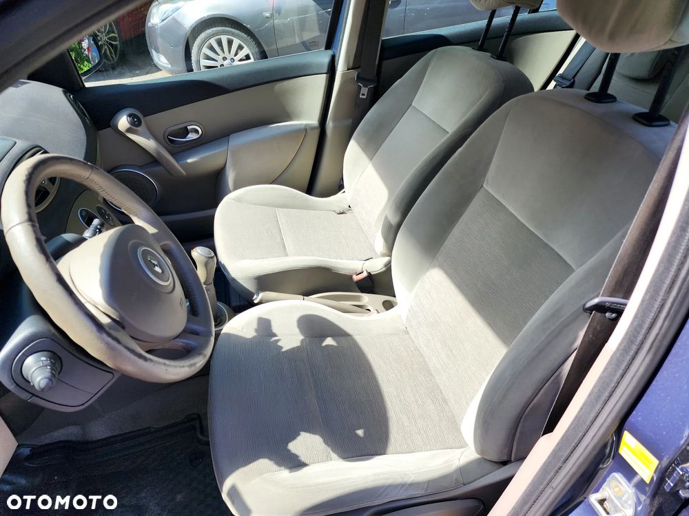 Renault Clio - 19