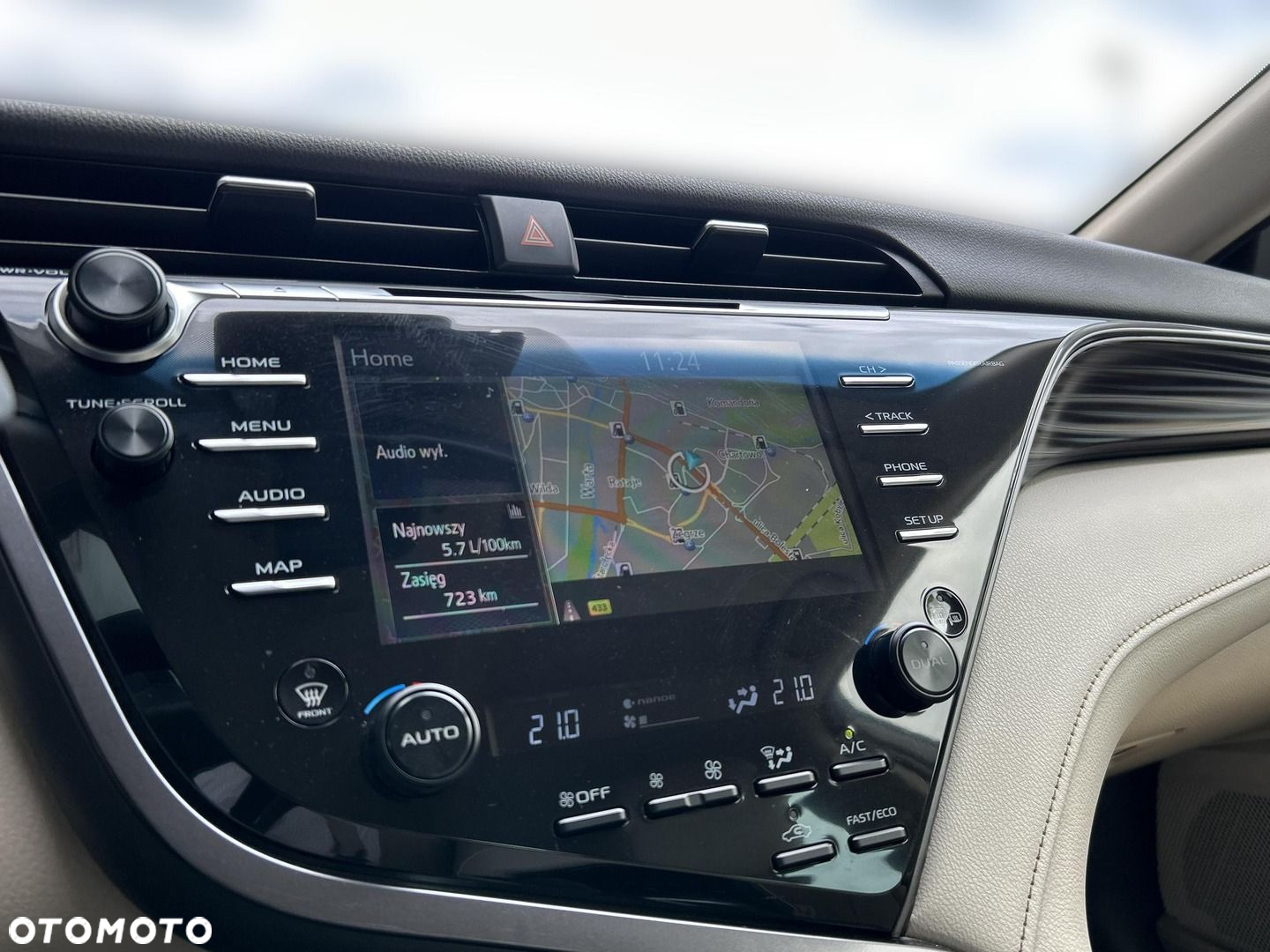 Toyota Camry 2.5 Hybrid Executive CVT - 17