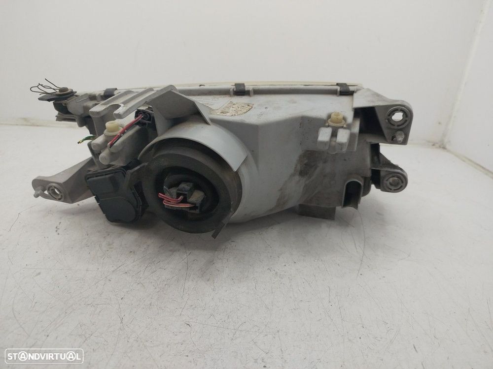 Farol/ Otica Dianteiro Dto Mazda 323 S V (Ba) - 1