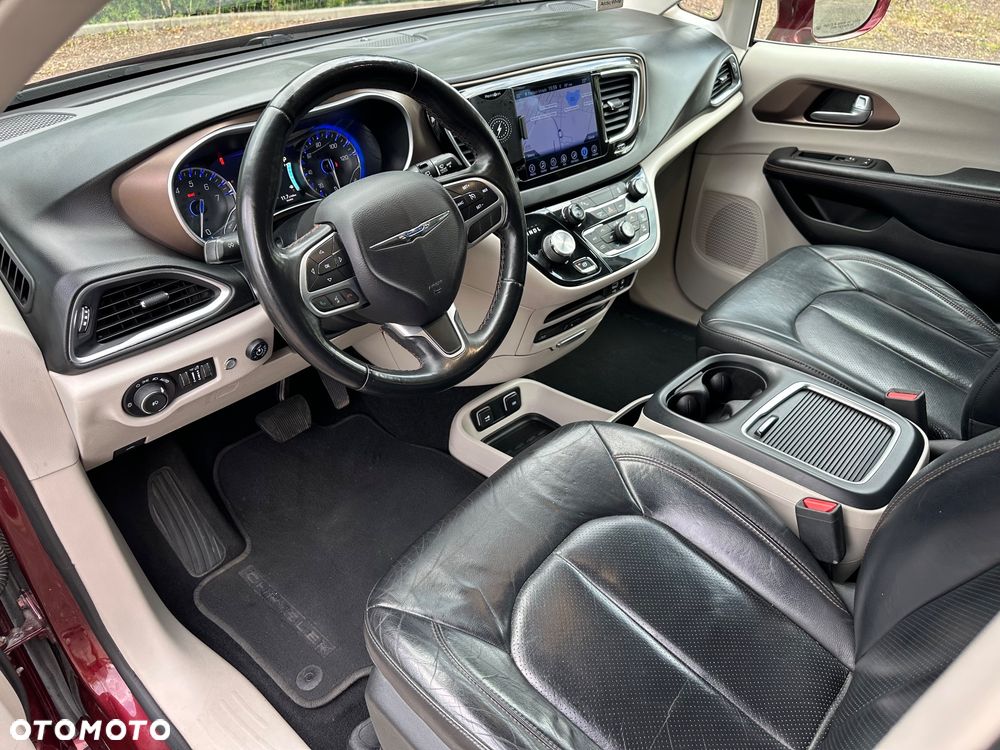 Chrysler Pacifica - 16