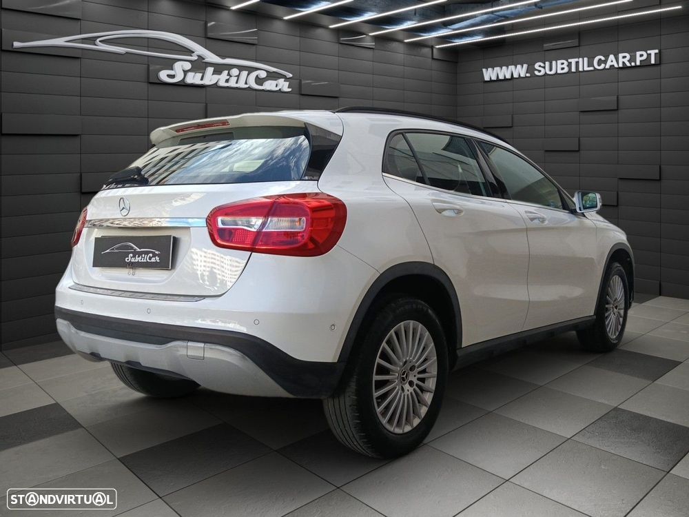 Mercedes-Benz GLA 220 4Matic 7G-DCT Style - 3