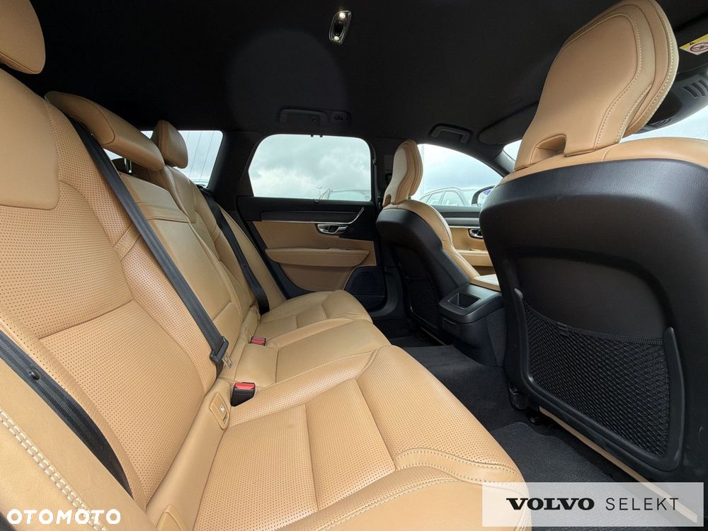 Volvo V90 Cross Country - 16