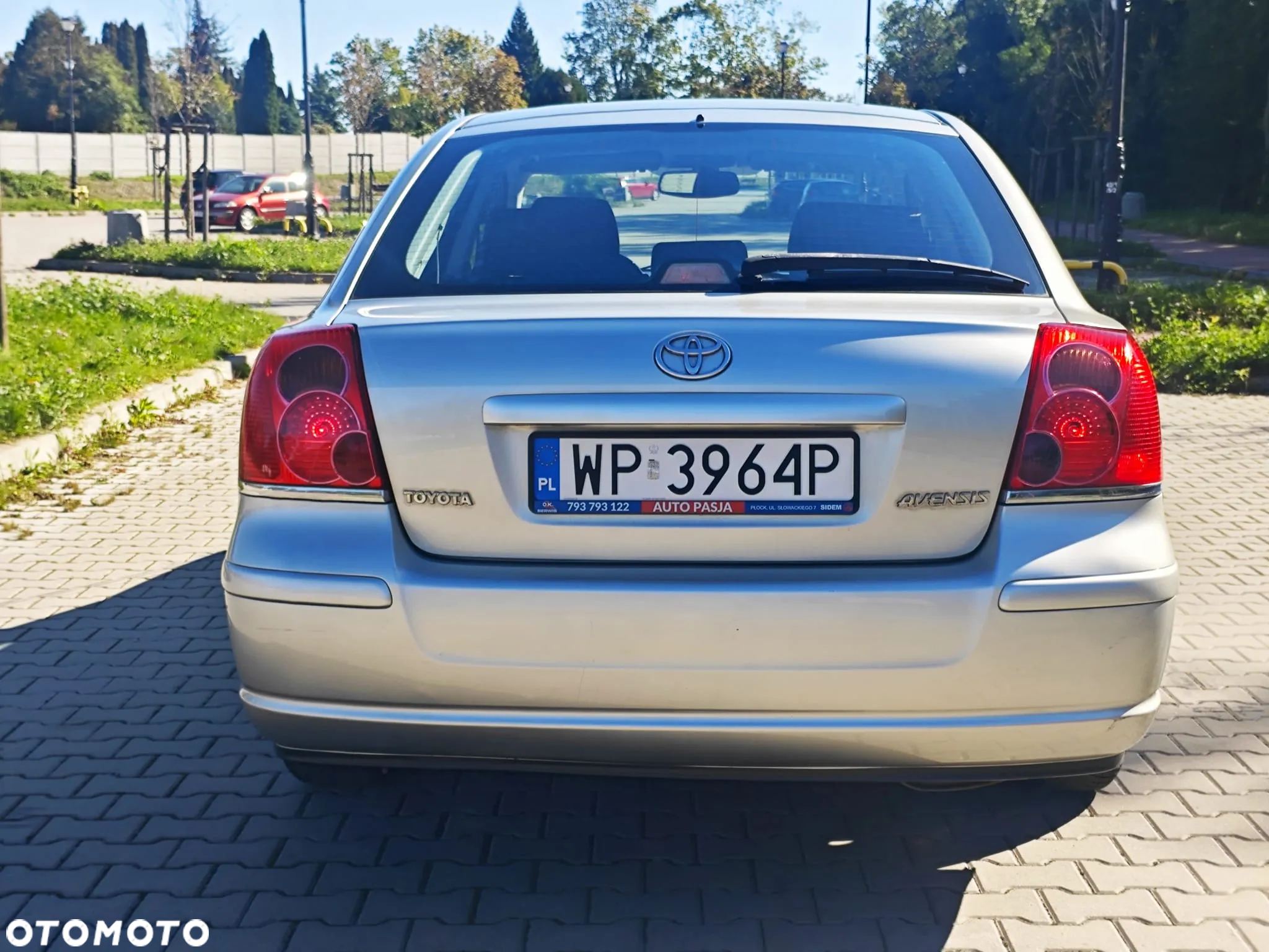 Toyota Avensis 1.8 VVT-i Terra Plus - 11