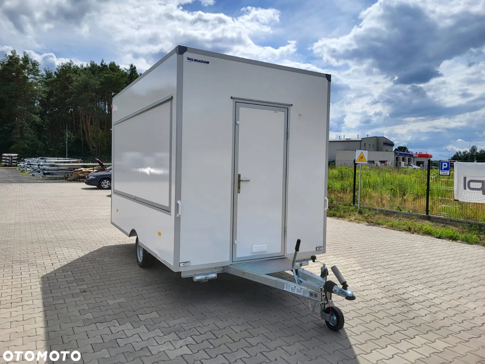 Niewiadów DOSTAWA 360x203x230! Przyczepa HANDLOWA Gastronomiczna dwuosiowa H13361H Ściany z LAMINATU! Jedno okno Koła 13C! - 10