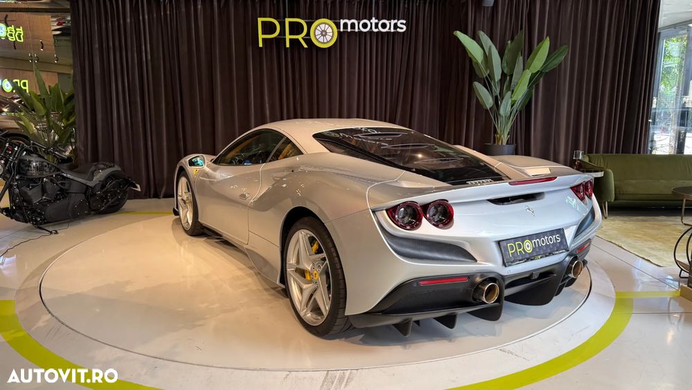 Ferrari F8 - 10