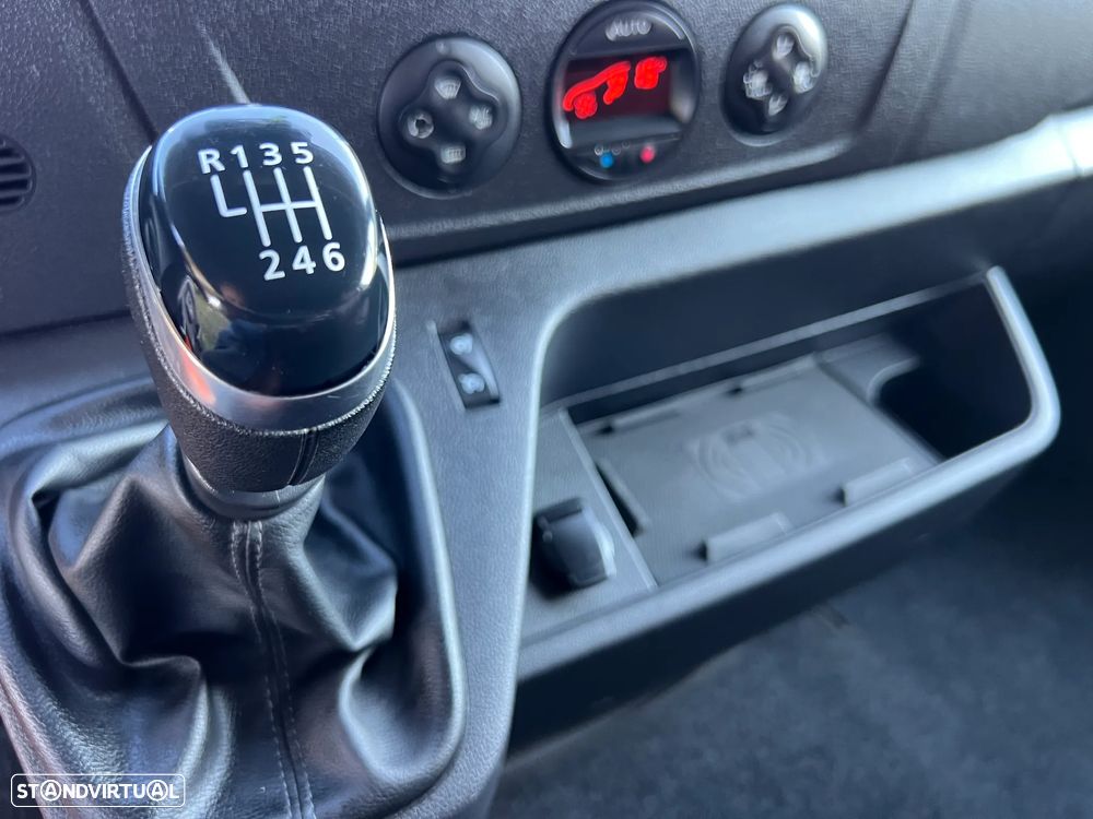 Renault MASTER 2.3 BlueDci 170 cv Esp. Cavalos de Desporto Barbot - 15
