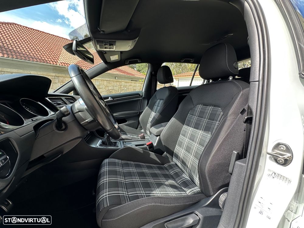 VW Golf 2.0 TDI GTD - 10