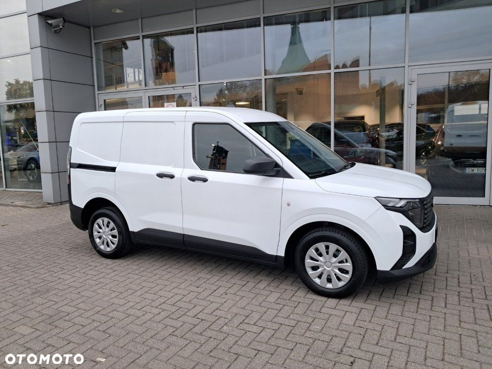 Ford Transit Courier - 10