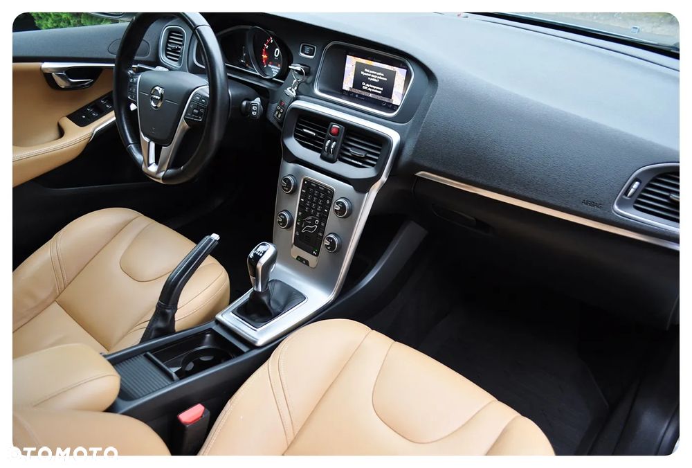 Volvo V40 T3 Inscription - 28