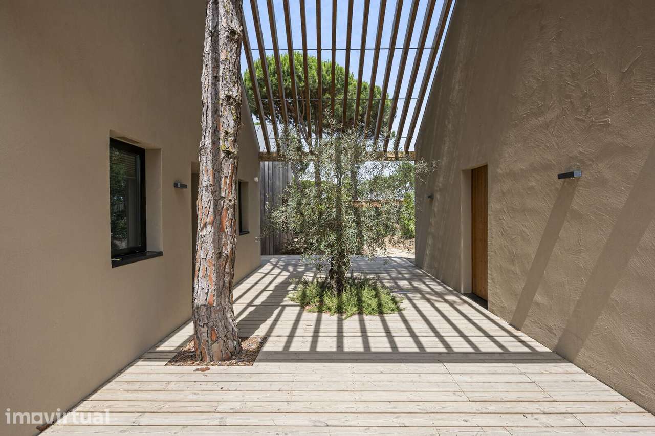 Moradia Isolada T2 com piscina, Muda, Grandola - Grande imagem: 3/46