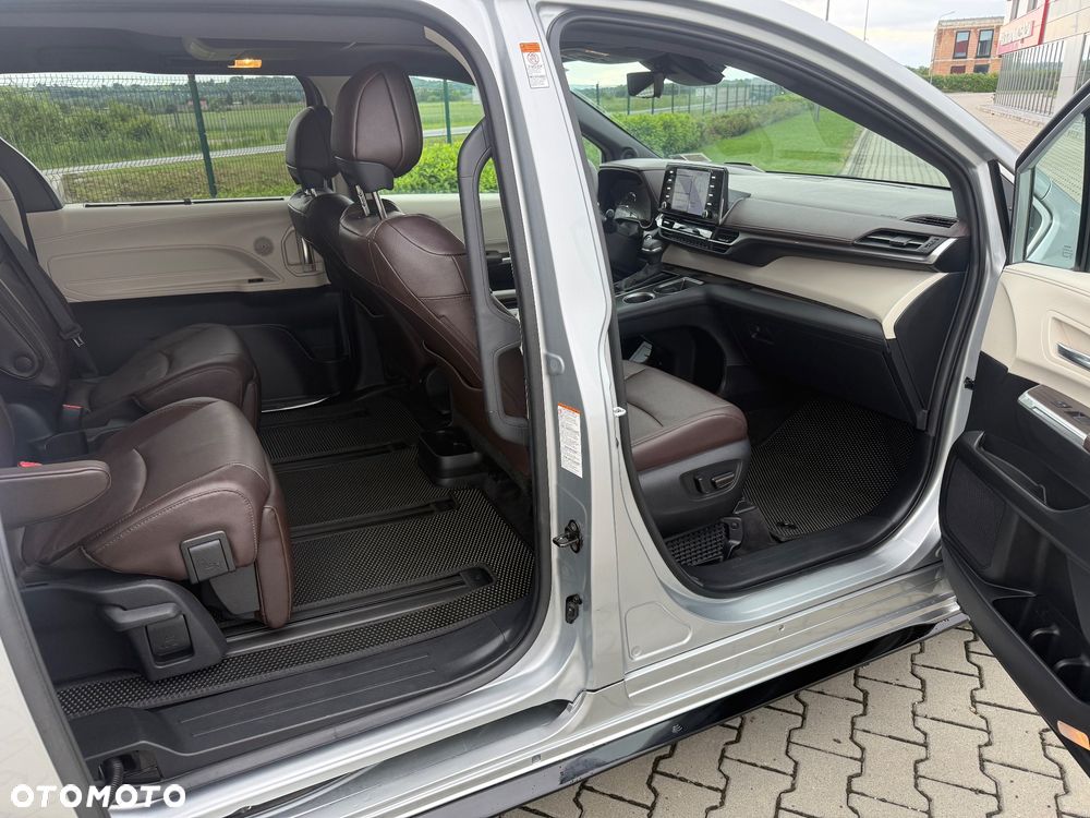 Toyota Sienna - 9