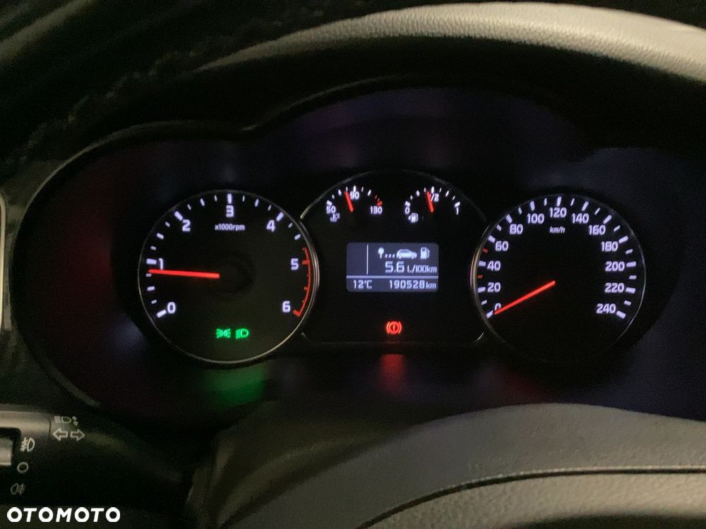 Kia Carens 1.7 CRDi M 7os EU6 - 18