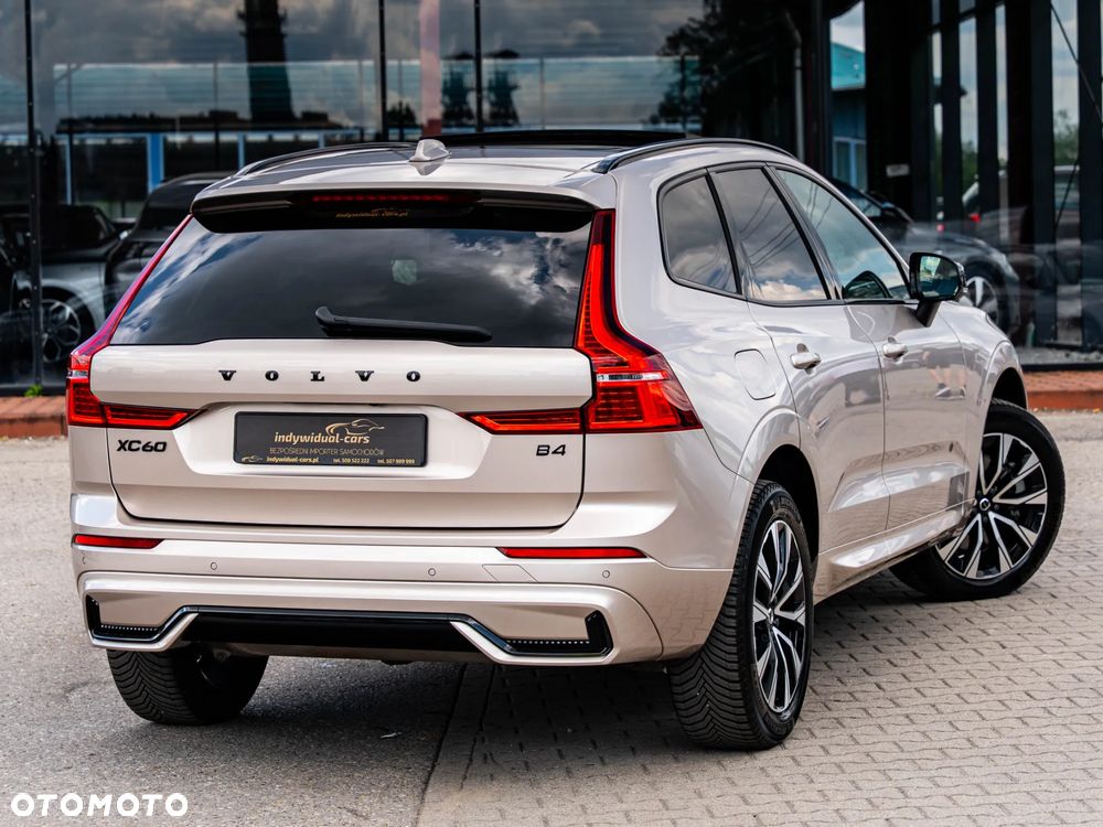 Volvo XC 60 B4 B Plus Dark - 3