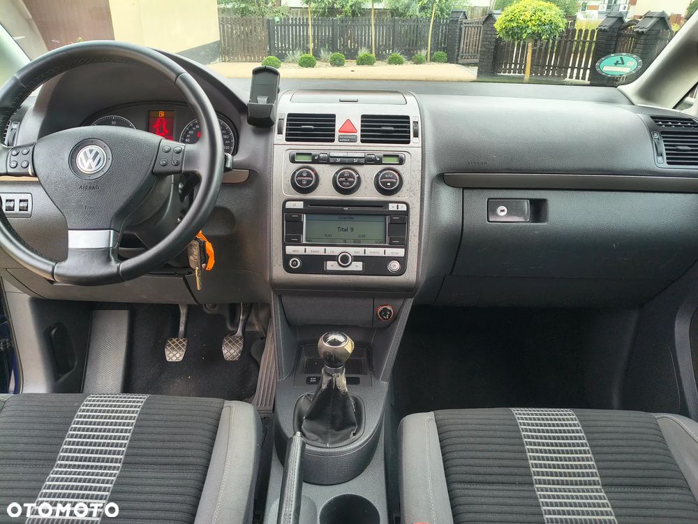 Volkswagen Touran - 14