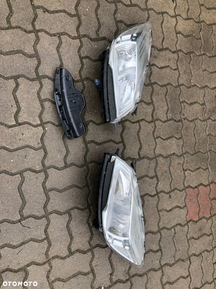KUGA MK2 LAMPA PRZEDNIA LEWA PRAWA - 1