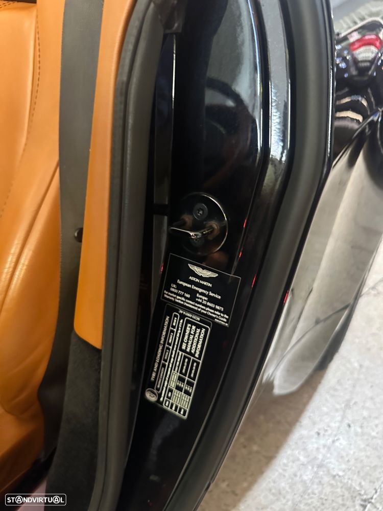 Aston Martin Vantage Roadster - 23