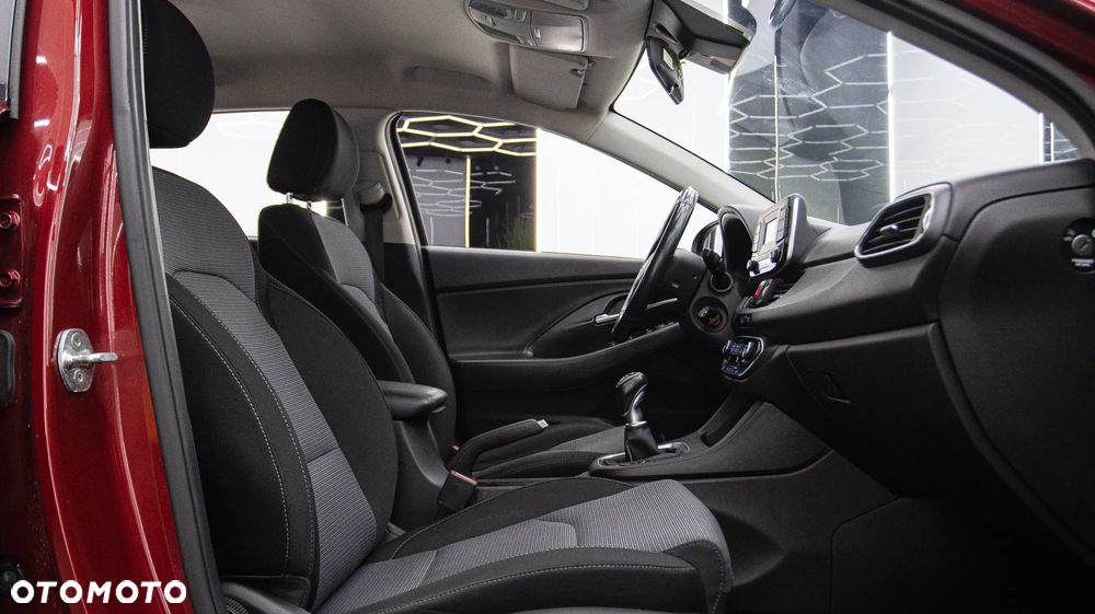 Hyundai i30 1.5 DPI Classic + - 13