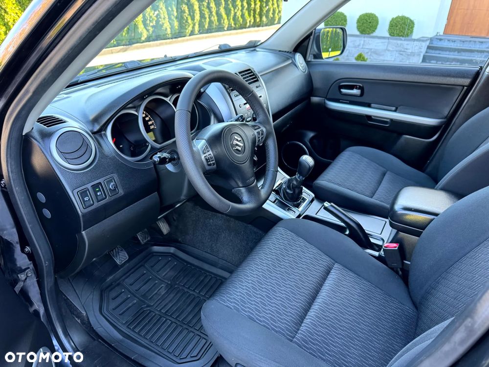 Suzuki Grand Vitara 2.4 De Luxe - 9