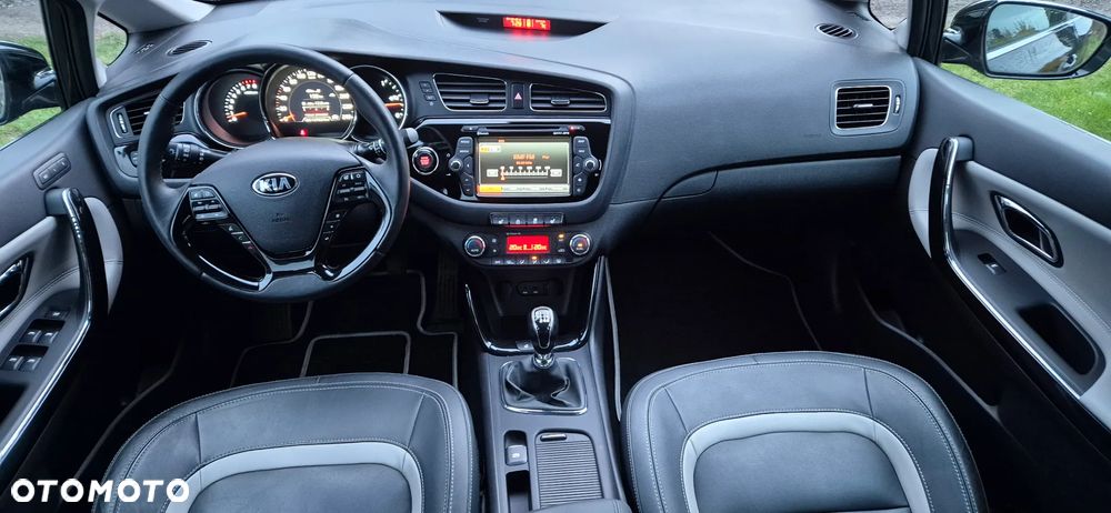 Kia Ceed 1.6 GDI Dream Team Edition - 11