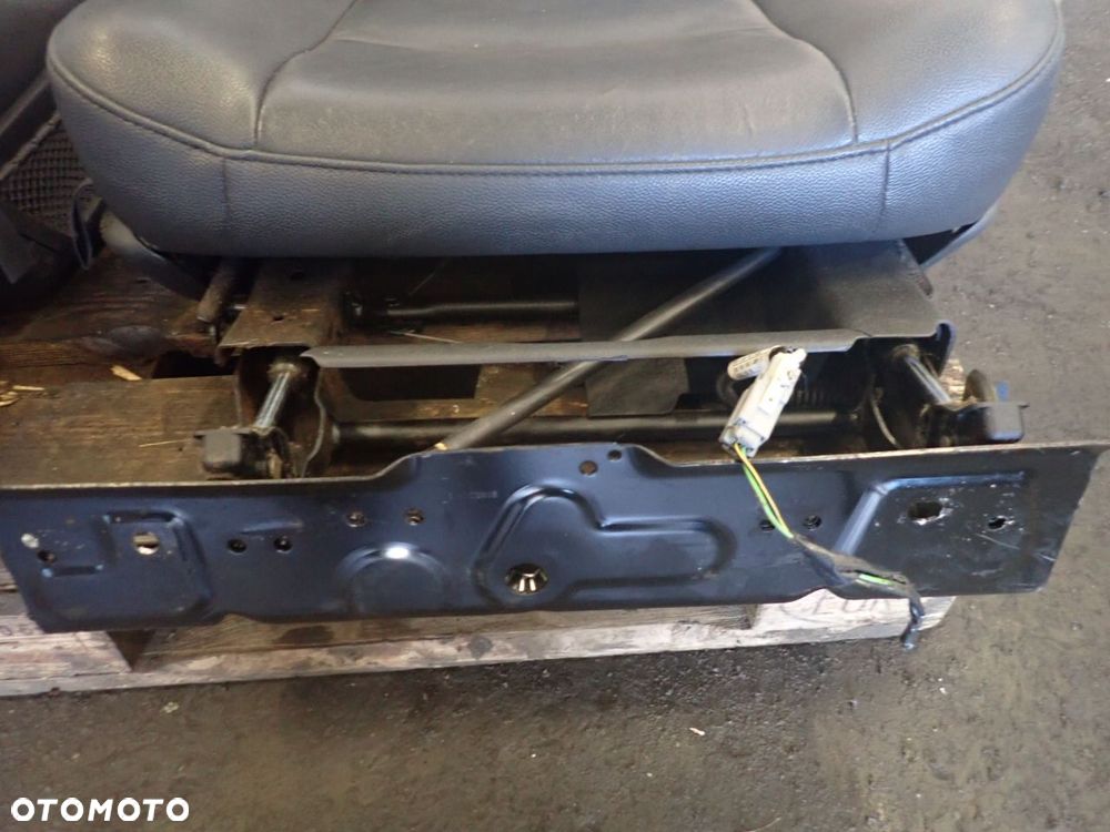 FOTELE 2 RZĘDU CHRYSLER GRAND VOYAGER V 2.8 - 3