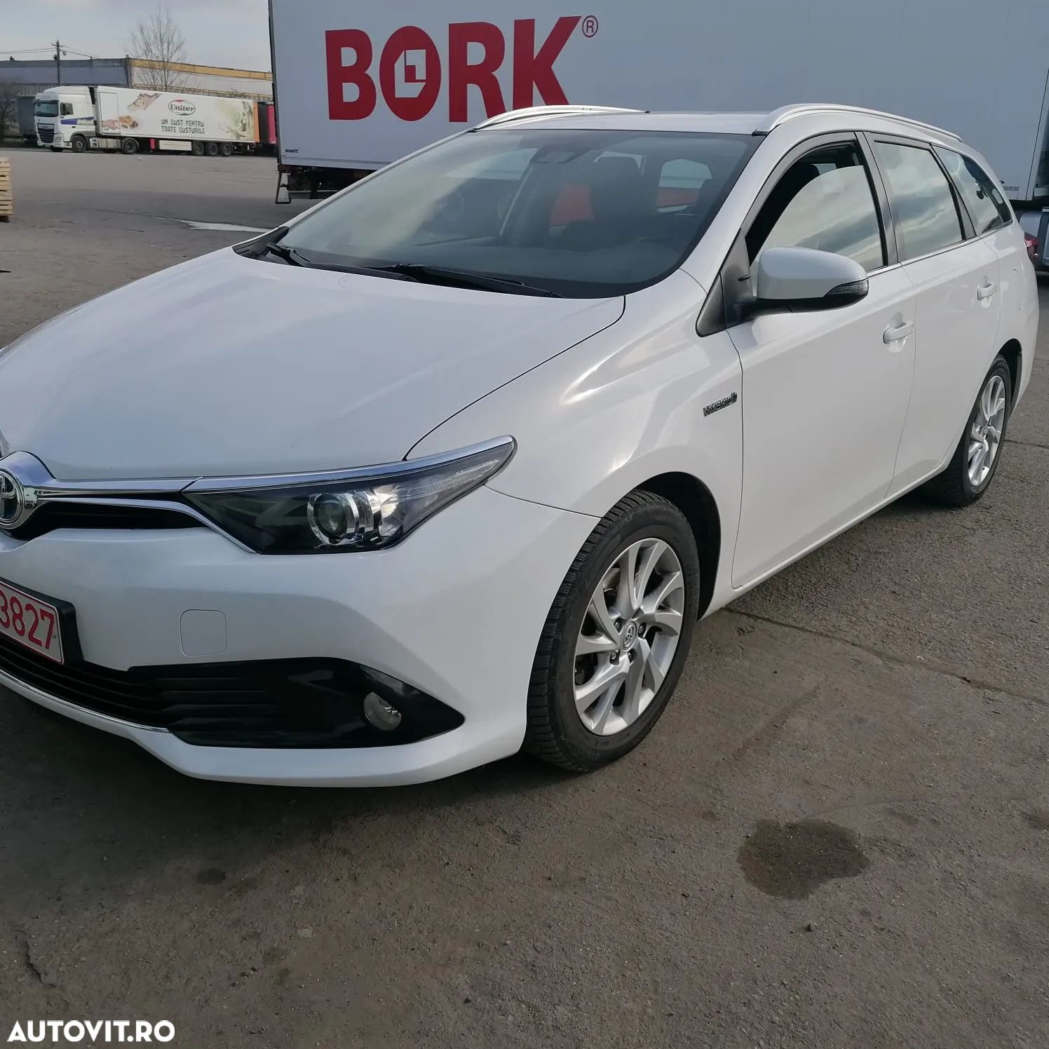 Toyota Auris 1.8 L VVT-i Hybrid Luna - 1