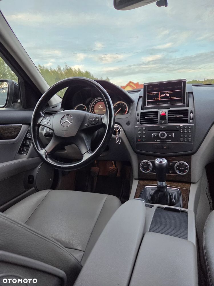Mercedes-Benz Klasa C 220 CDI Elegance - 26