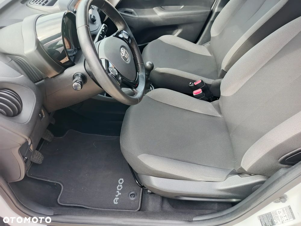 Toyota Aygo x-business - 11