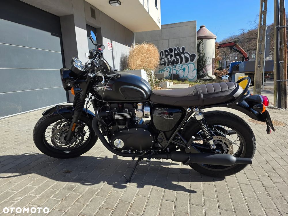 Triumph Bonneville - 1