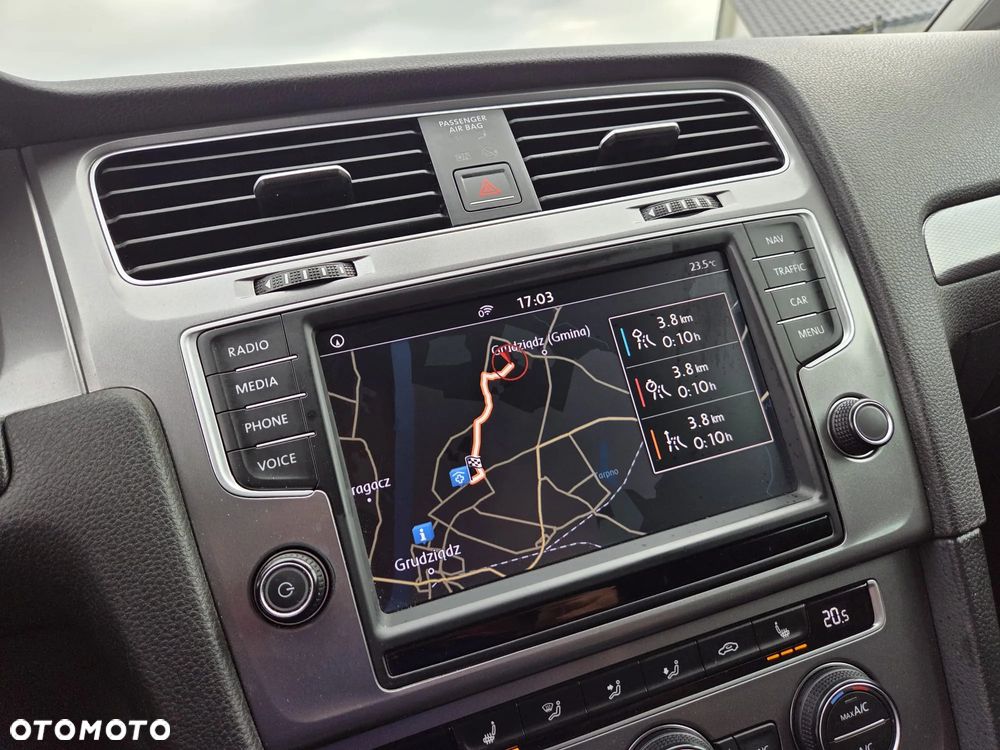 Volkswagen Golf 2.0 TDI BlueMotion Technology Lounge - 36