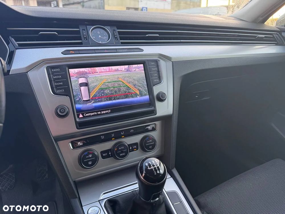Volkswagen Passat 1.6 TDI BMT Comfortline - 25