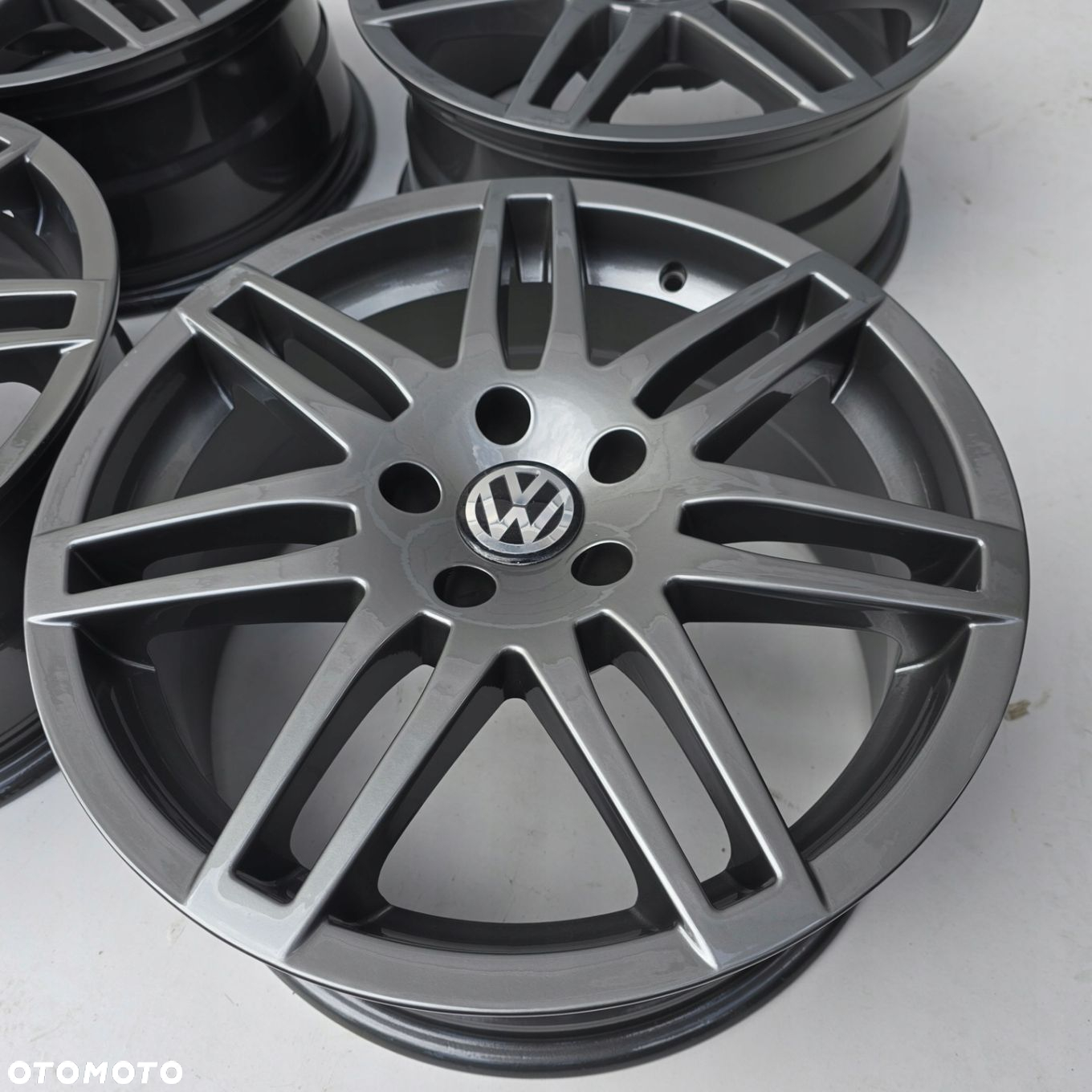 VW PASSAT B7 B8 CC TIGUAN I II ARTEON SHARAN 17 ET35 5x112 4X - 4