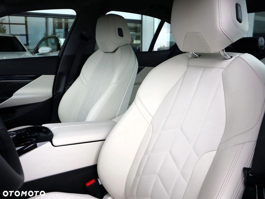 BMW i5 - 6