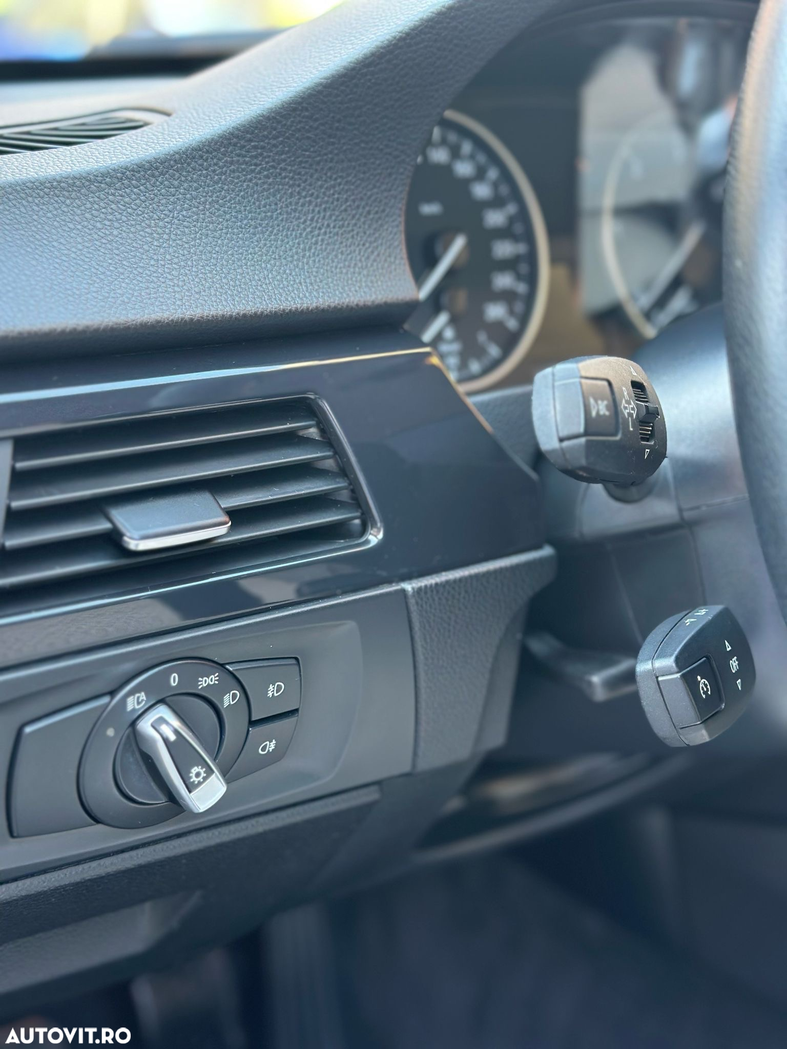 BMW Seria 3 318d DPF Touring - 9