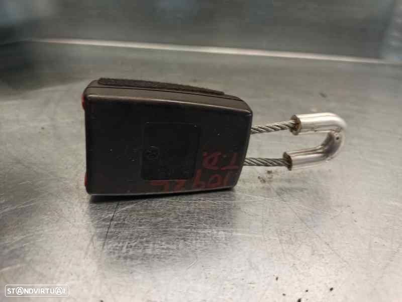 ENGATE CINTO VOLKSWAGEN CADDY III FURGÃO 2010 -2K0857740A - 2