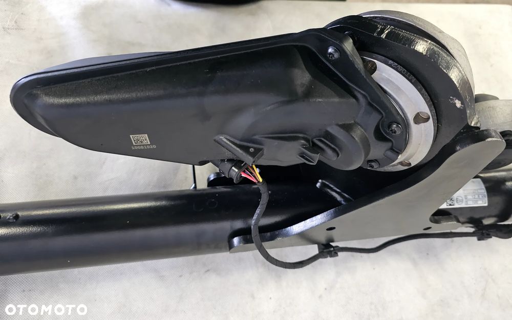 Hak holowniczy elektryczny BMW 5 G60 G61 i5 G60 M5 G90 5A07097-05 - 4