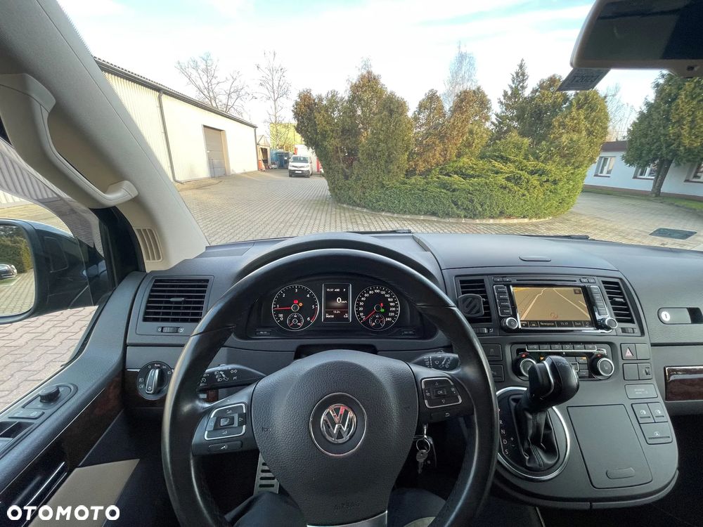 Volkswagen Multivan - 23