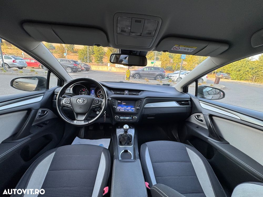 Toyota Avensis 1.8 Executive - 9