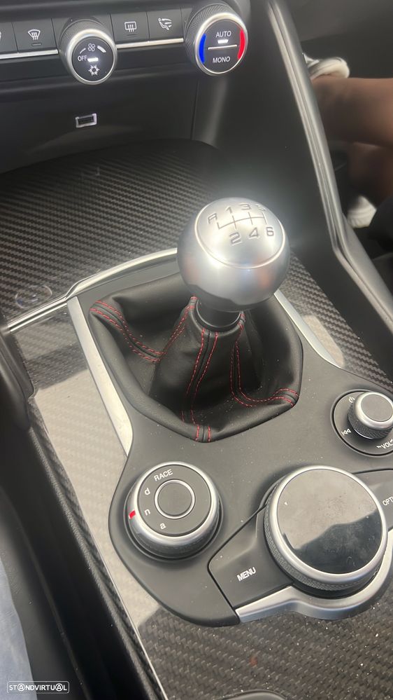 Alfa Romeo Giulia 2.9 V6 Bi-Turbo Quadrifoglio - 5
