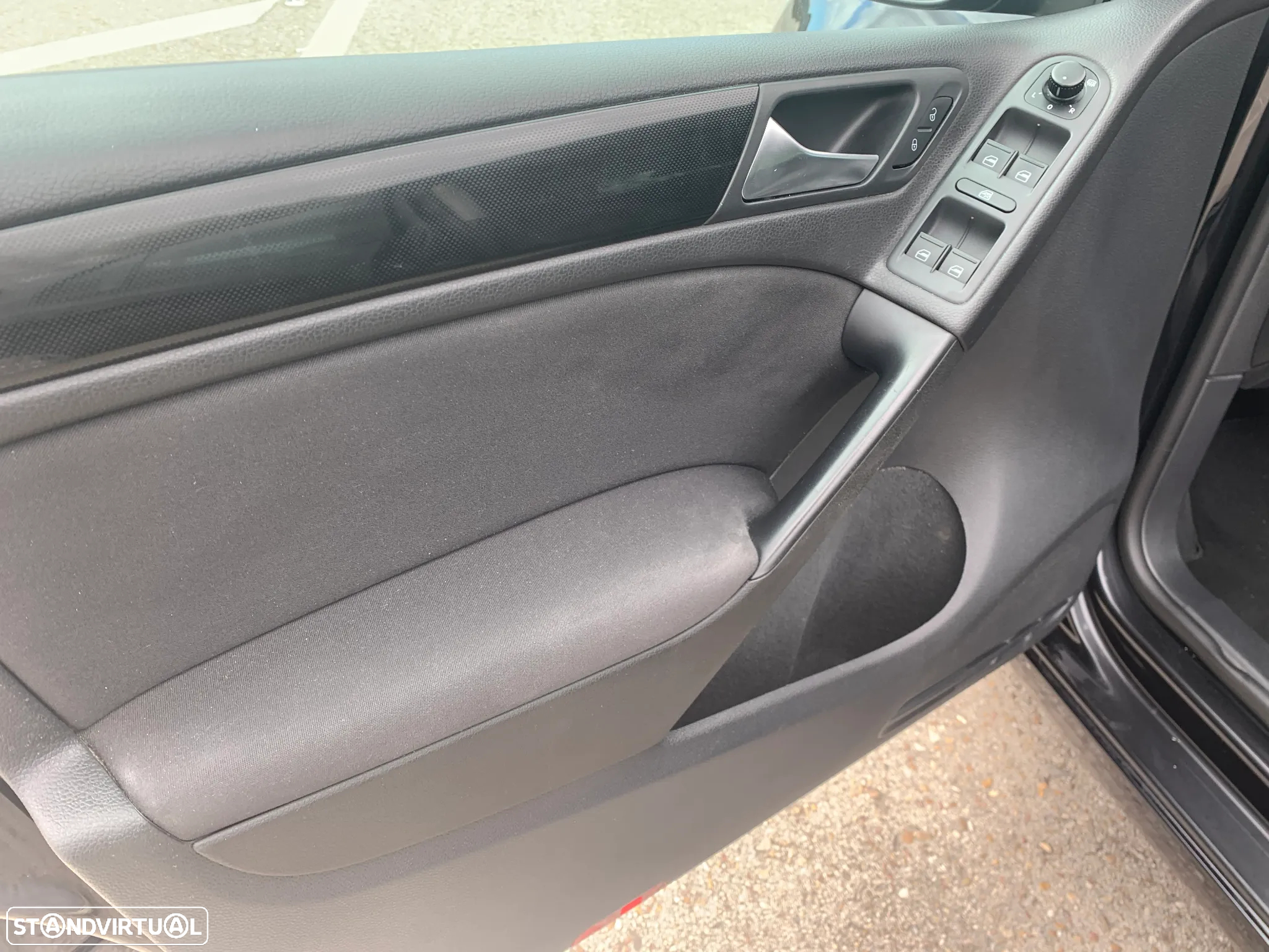VW Golf 2.0 TDi BlueMotion Confortline - 22