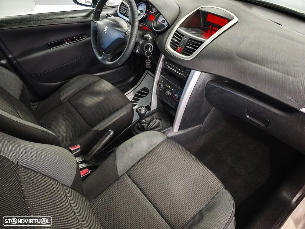 Peugeot 207 1.4 HDi Urban - 23