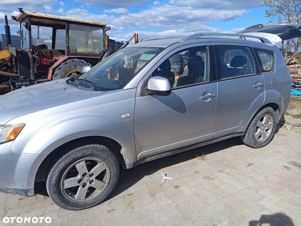 Mitsubishi Outlander - 2