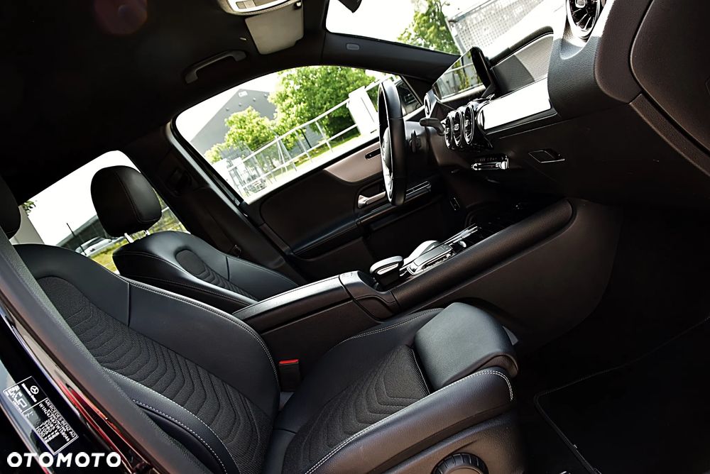 Mercedes-Benz GLB 200 7G-DCT - 21