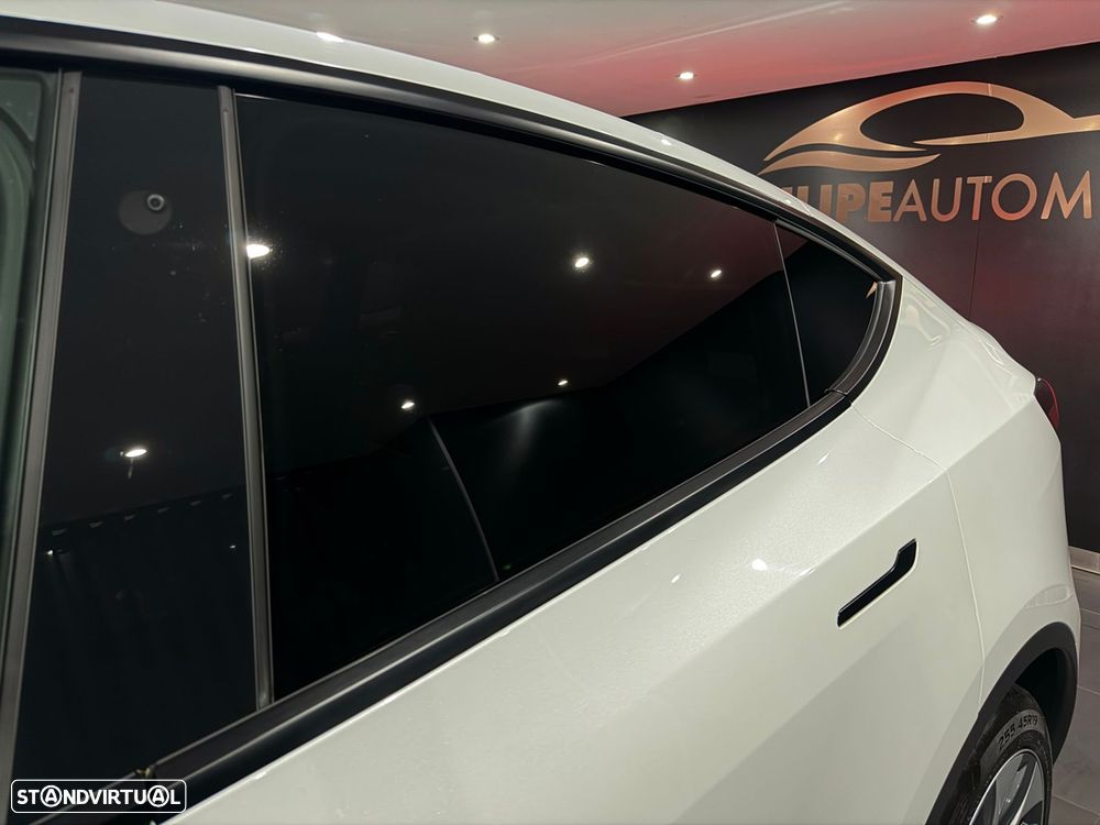Tesla Model Y Long Range Dual Motor AWD - 11