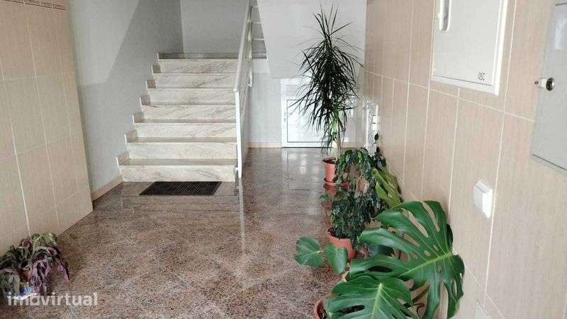 Apartamento T3 localizado na freguesia de Estômbar Parchal - Grande imagem: 2/12